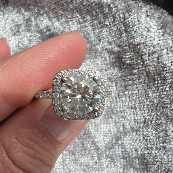 Platinum outlined pave diamond bridal ring set - Picture 5 of 8